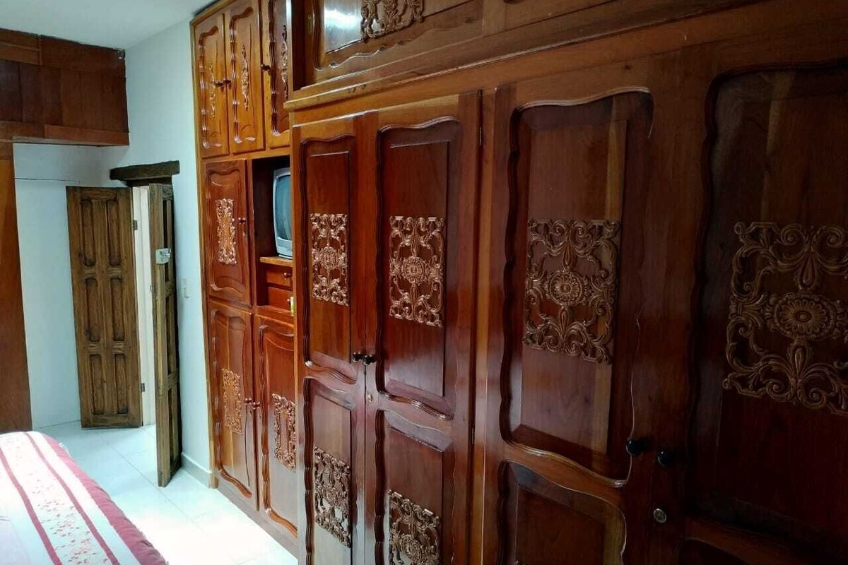 Standard Room, 1 King Bed | Iron/ironing board, free WiFi