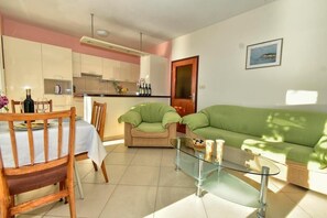 TV - Apartment in Pisak with Seaview, Terrace, Air condition, WIFI (77-4) (Pisak)