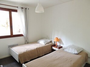 3 habitaciones, tabla de planchar con plancha y wifi gratis