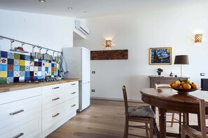 Fridge, stovetop, coffee/tea maker, toaster
