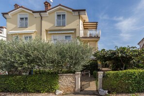 Exterior - Apartment in Umag with Terrace, Air condition, WIFI, Washing machine (244-2) (Umag)