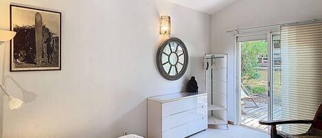 4 bedrooms, iron/ironing board, WiFi