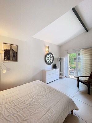 4 bedrooms, iron/ironing board, WiFi