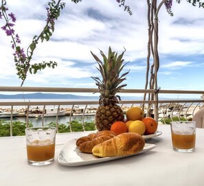 Outdoor dining - Apartment in Drašnice with Seaview, Balcony, Air condition, WIFI (3586-1) (Drašnice)
