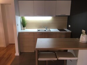 Fridge, oven, stovetop, dishwasher - Apartment in Vodice with Terrace, Air condition, WIFI (4323-2) (Vodice)