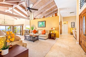 TV, stereo - Stunning Luxury Estate 🌺 Superb Private Lanai & Breathtaking Sunsets! 🌅 Keauhou Luxury Estate (Kailua Kona)
