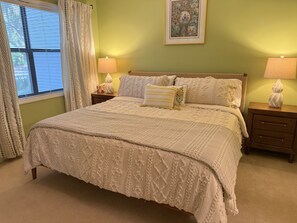 2 bedrooms, free WiFi, bed sheets - Pet Friendly Condo in Gated Community with Pool and Fitness Center! (Saint Simons Island)