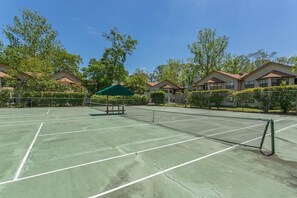 Sport court - Pet Friendly Condo in Gated Community with Pool and Fitness Center! (Saint Simons Island)