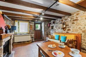 Televisie en een open haard