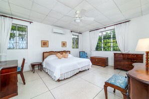 4 bedrooms, iron/ironing board, WiFi, bed sheets