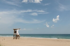 Beach - Classic pet-friendly lower level 3 bedroom duplex! (Wrightsville Beach)