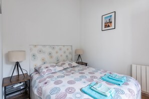 1 chambre, fer et planche à repasser, accès au Wi-Fi (inclus)