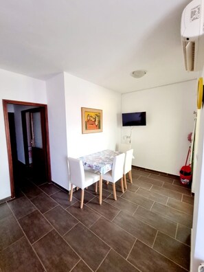 Dining - Apartment in Baška with Seaview, Terrace, Air condition, WIFI (3494-4) (Baška)