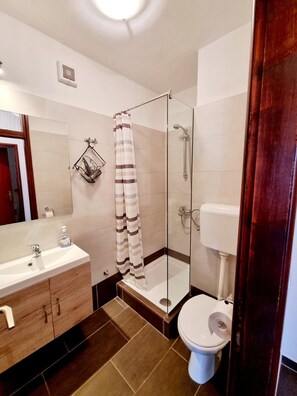 Shower, towels