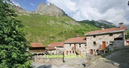 Lorences Rural-appartementen met uitzicht op de bergen voor 5 personen