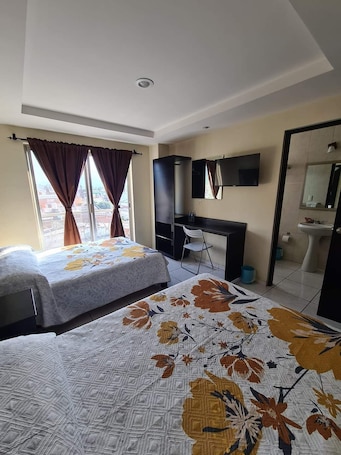 Quarto casal standard | Escrivaninha, espaƧo de trabalho para notebook