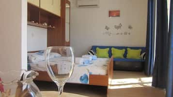 Iron/ironing board, WiFi (free), bed sheets
