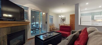 Sunpath 1 bedroom, sleeps 4, Quiet setting just steps from the action!