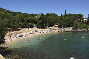 Beach - Apartment in Lovran with Seaview, Terrace, Air condition, WIFI (3698-1) (Lovran)