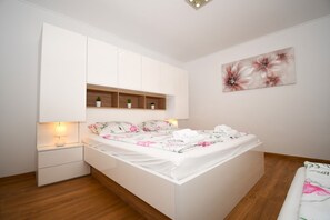 1 bedroom, free WiFi, bed sheets