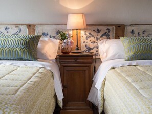 2 bedrooms, iron/ironing board, Internet