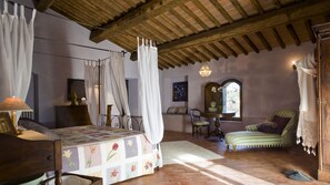 7 bedrooms, iron/ironing board, internet - Montestigliano, an authentic farmhouse in the heart of Tuscany, is an oasis of peace and beauty that offers its guests refined residences and an enchanting view (Sovicille)