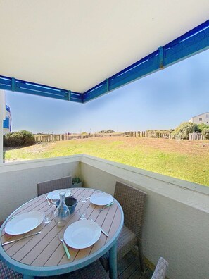 Outdoor dining - 01396_Apartment 4 people, 1 bedroom, residence with pool, Lacanau Ocean (LACANAU OCEAN)