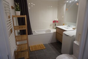 Badewanne, Haartrockner
