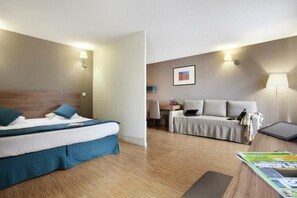 1 bedroom, internet, bed sheets