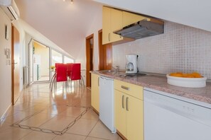 Kühlschrank, Mikrowelle, Geschirrspüler