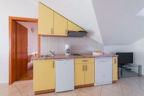 Kühlschrank, Mikrowelle, Geschirrspüler