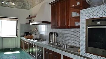 Kühlschrank, Ofen, Herdplatte, Geschirrspüler