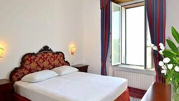 12 habitaciones, escritorio, wifi gratis y ropa de cama