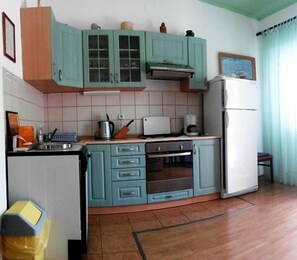 Frigorífic, forn, placa de cuina i rentaplats