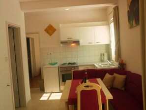 Fridge, oven, dishwasher, coffee/tea maker - Apartment in Rovinj with Balcony, Air condition, WIFI, Dishwasher (230-2) (Rovinj)