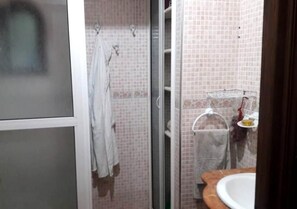 Douche, sèche-cheveux