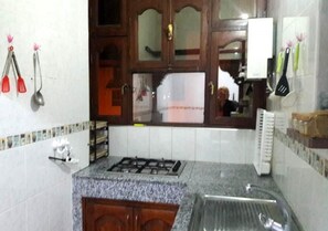 Réfrigérateur, four, plaque de cuisson