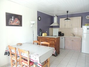 Réfrigérateur, four, plaque de cuisson, lave-vaisselle