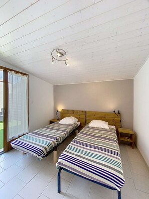 3 bedrooms, iron/ironing board, free WiFi