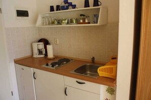 Fridge, stovetop, dishwasher, coffee/tea maker