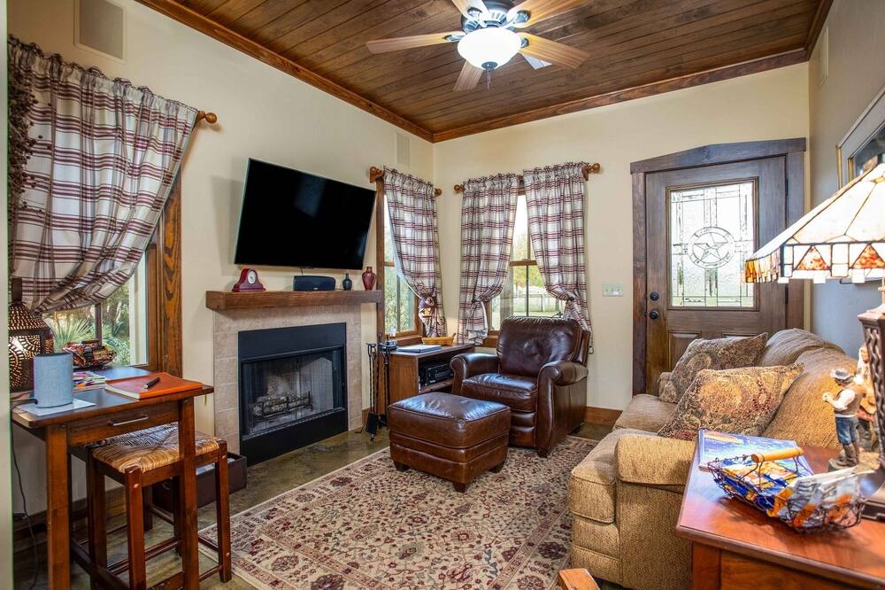 Cottage on Bear Creek | Breakfast | Peaceful Surroundings