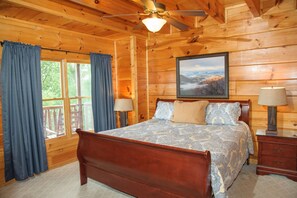 8 bedrooms, iron/ironing board, free WiFi, bed sheets - Resort Pool, 7 King Suites, 18-Seat Theater, Arcade Games, Hot Tub, Billiards (Sevierville)