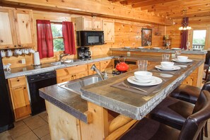 Fridge, microwave, oven, stovetop - Resort Pool, 7 King Suites, 18-Seat Theater, Arcade Games, Hot Tub, Billiards (Sevierville)