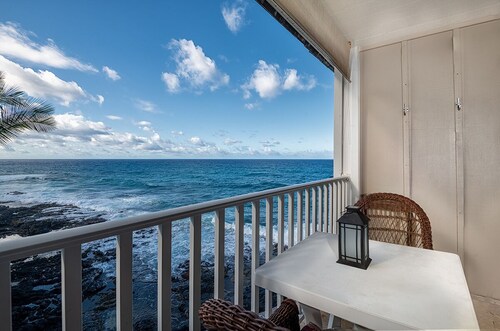 Wonderful Oceanfront Condo 🌊 Spectacular Views From The Lanai! 🏄‍♀️ Hale Kona Kai 408