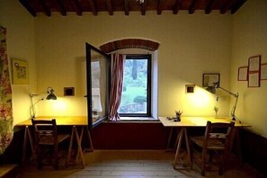 Dining - Villa Verena: A welcoming two-story apartment that is part of a villa in the characteristic style of the Tuscan countryside. (Scarlino)