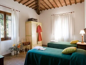 Spa - Montestigliano, an authentic farmhouse in the heart of Tuscany, is an oasis of peace and beauty that offers its guests refined residences and an enchanting view (Rosia - Sovicille)