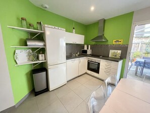 Réfrigérateur, micro-ondes, four, lave-vaisselle