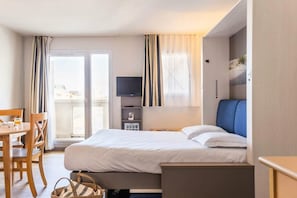 Internet, bed sheets, wheelchair access