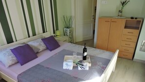 2 多间卧室、免费 WiFi、床单