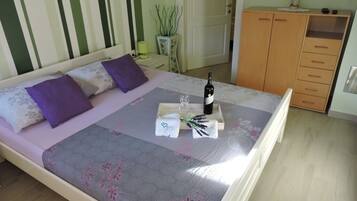 2 bedrooms, free WiFi, bed sheets, wheelchair access